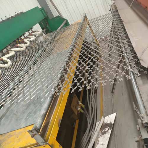 Razor Diamond Mesh Fence Factory welded concertina razor wire