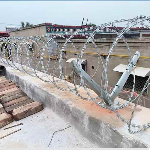 High Quality Galvanized Concertina Razor Barbed Wire /Anti Climb Blade Barbed Wire